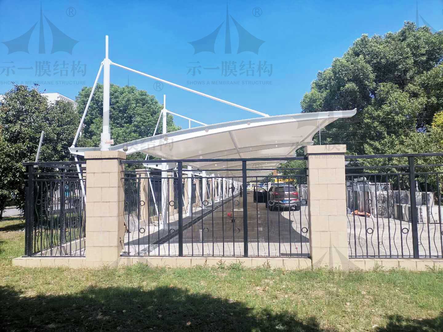為什么膜結(jié)構(gòu)車(chē)棚能被迅速接受？